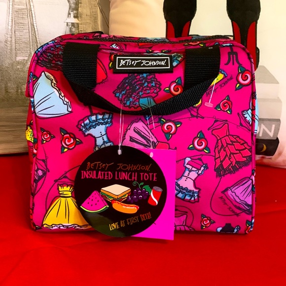 Betsey Johnson Handbags - NWT Betsey Johnson Lunch Tote